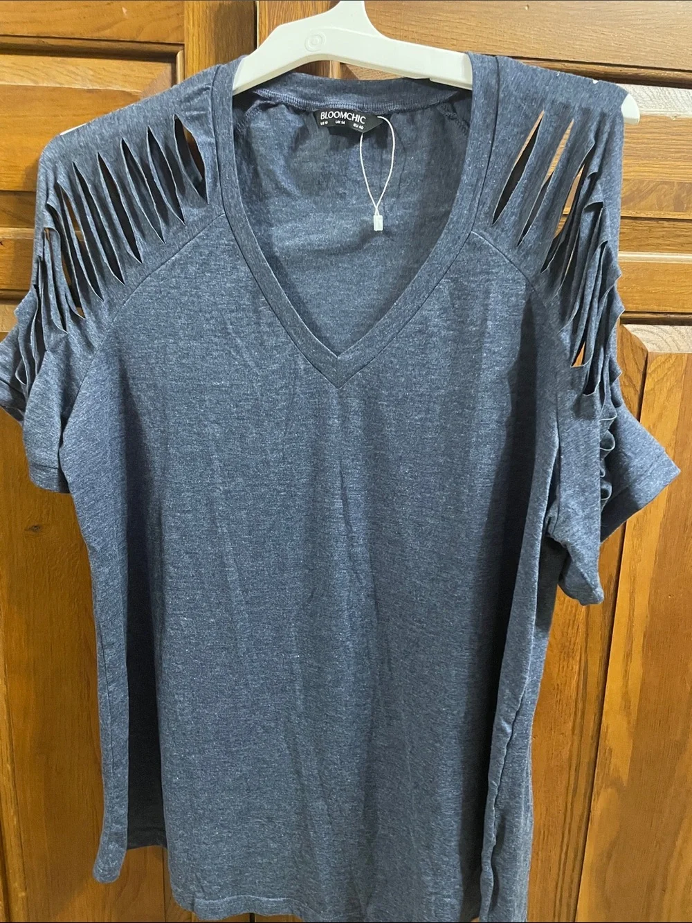 BloomChic Heather Blue  Cutout-Sleeve V-Neck Tee soft comfy material NEW Sz.10